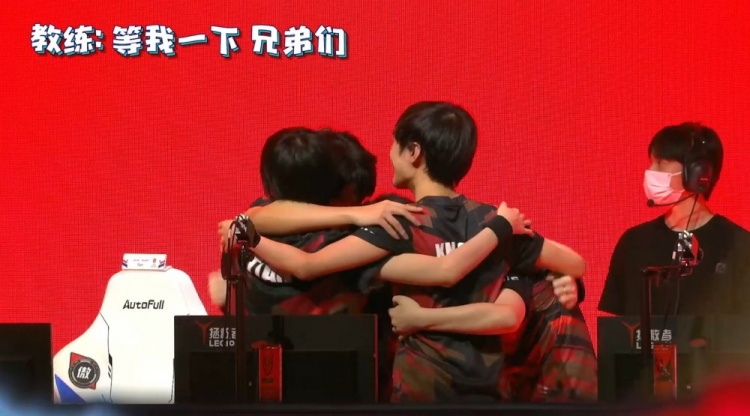 场上活跃 场上活跃